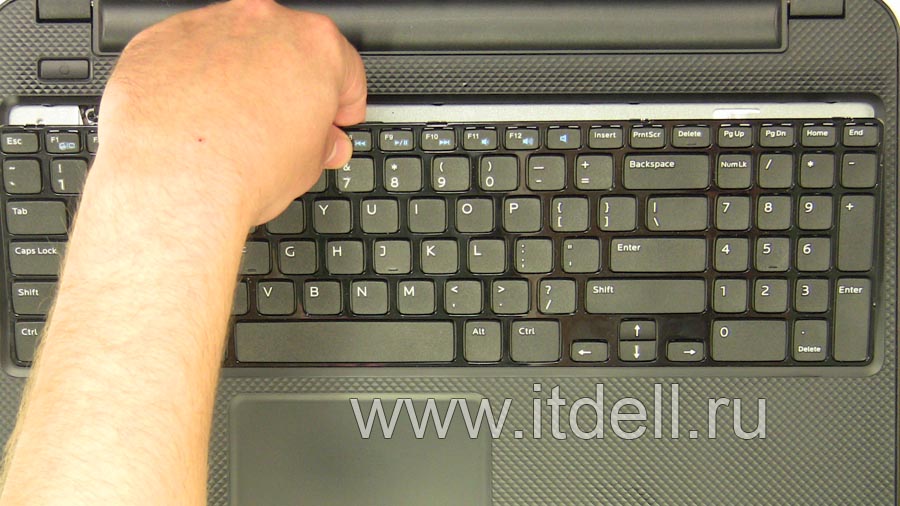 как разобрать нотбуки dell inspiron 3521 и 5521 отсоедините пазы клавиатуры