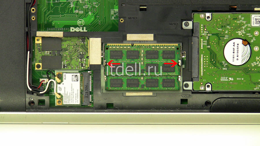 как разобрать ноутбук dell inspiron 5720 7720. Отсоедините первую планку ОЗУ