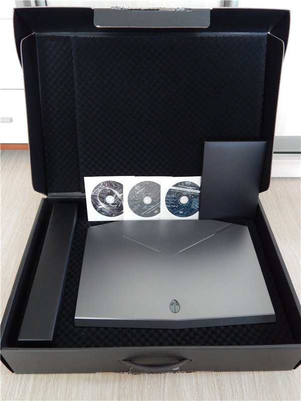 Обзор ноутбука Alienware 17 Комплектация ноутбука 