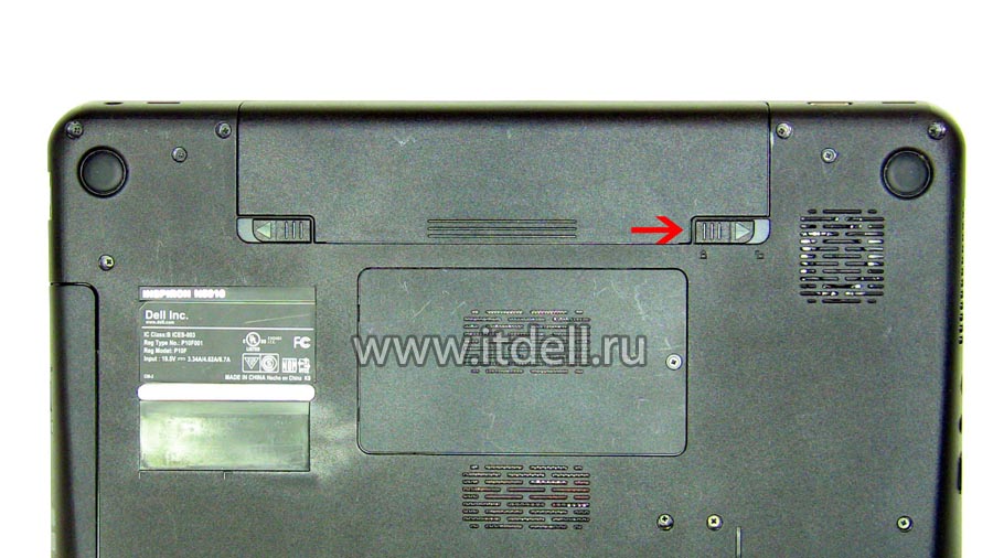 снимаем батарею отодвигаем защёлку Dell Inspiron N5010, M5010 и M501R отодвигаем правую защёлку